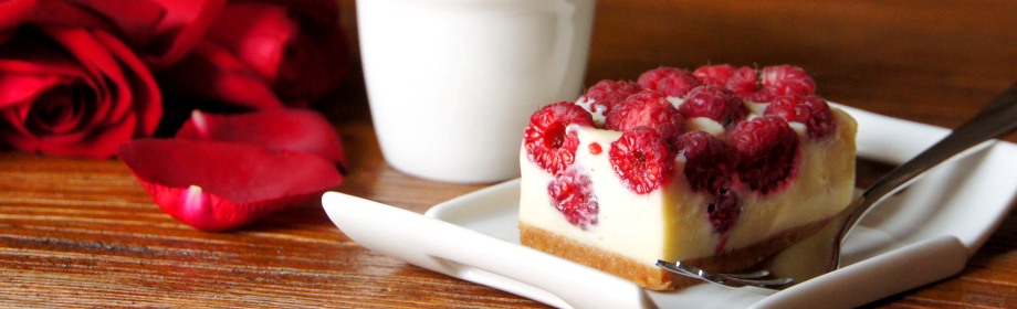 White Chocolate Raspberry Cheesecake Slice